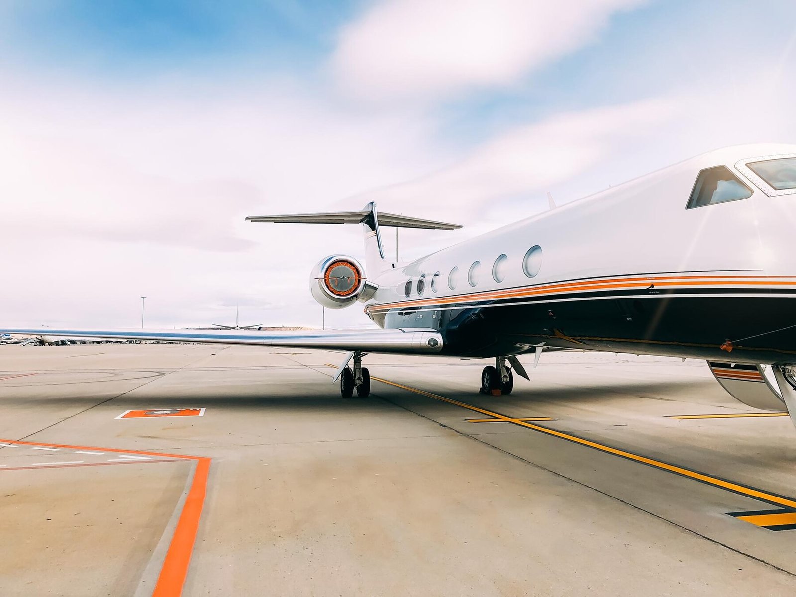 private-luxury-jet-airport-terminal_657883-291